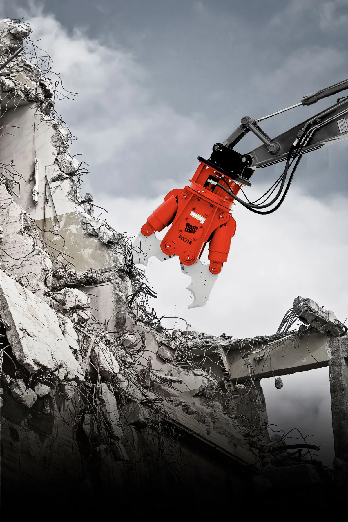Herramienta de demolición Rammer en acción